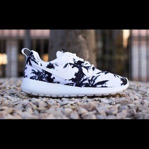 NIKE Limited Edition Palm Tree Roshe